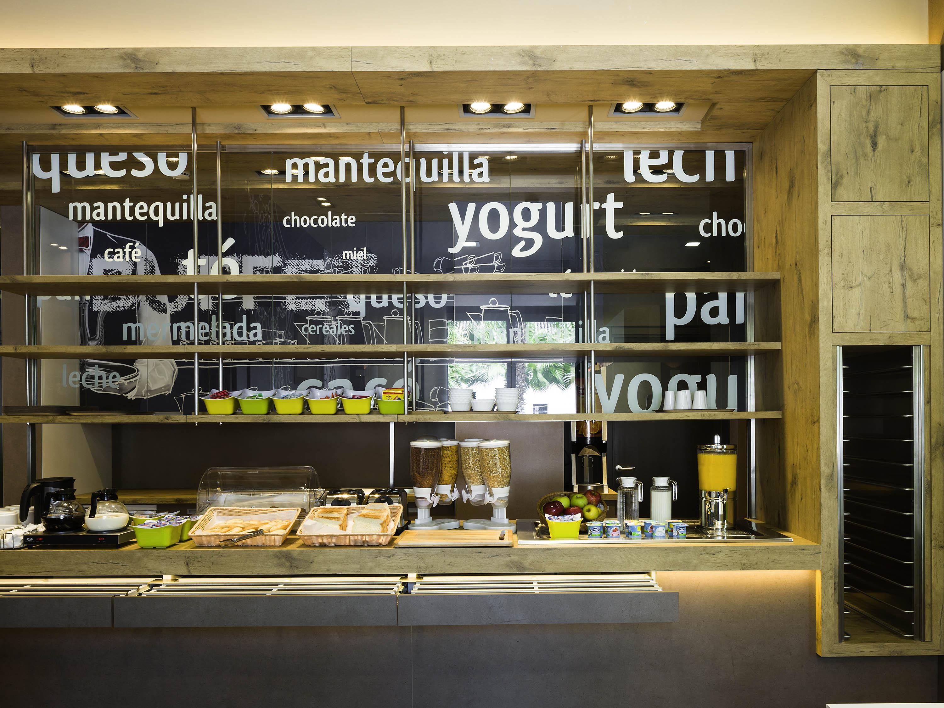 Ibis Budget Sevilla Aeropuerto Zewnętrze zdjęcie