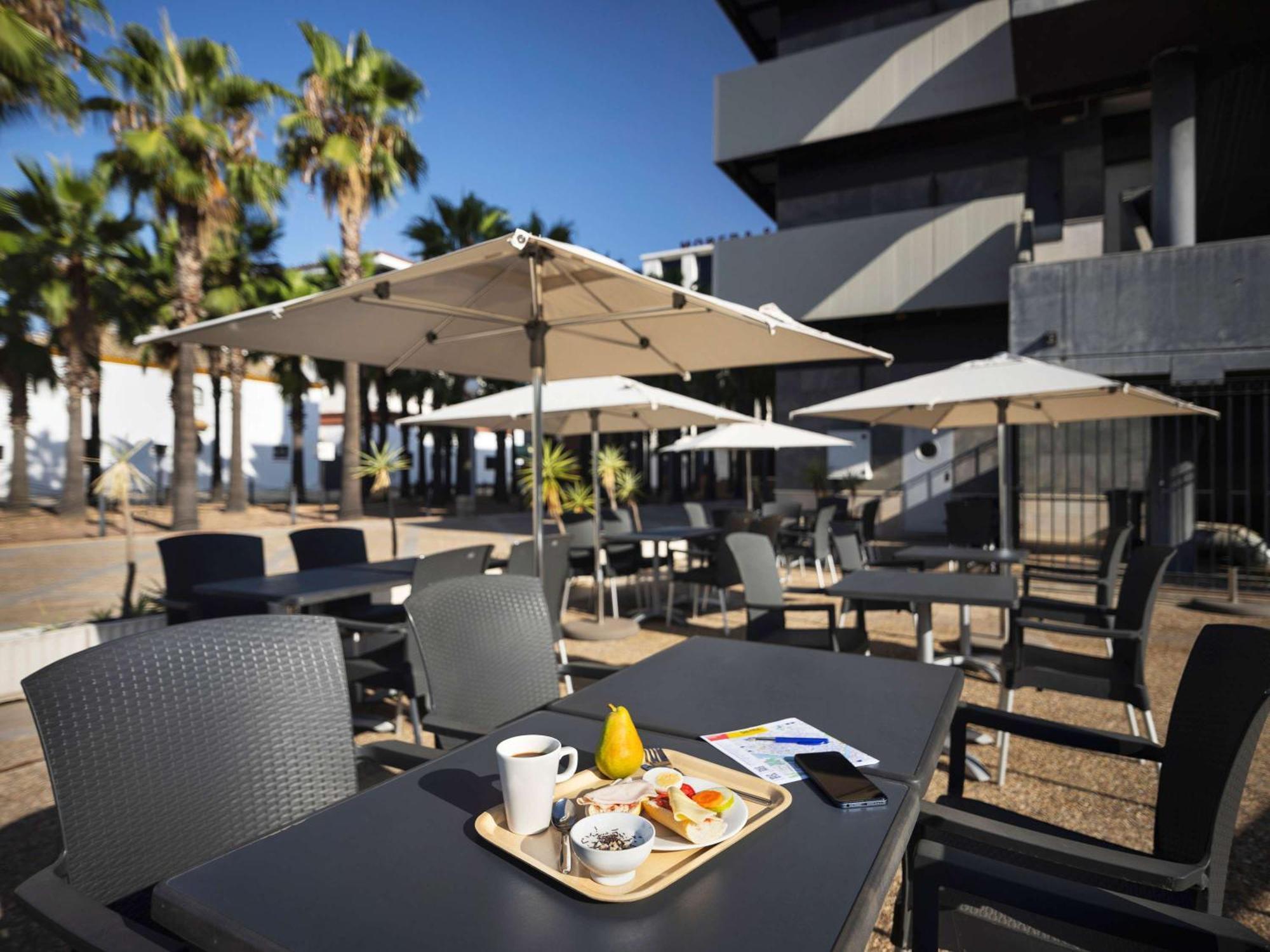 Ibis Budget Sevilla Aeropuerto Zewnętrze zdjęcie