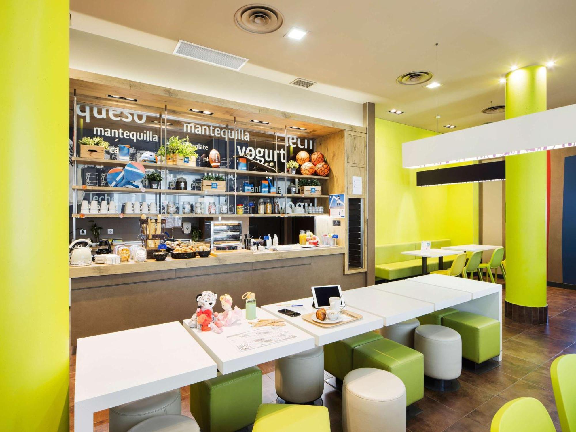 Ibis Budget Sevilla Aeropuerto Zewnętrze zdjęcie
